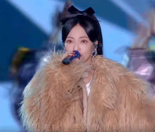 成龍動作電影周閉幕看點：吳京凍成喜劇人，肖戰與成龍合唱太燃