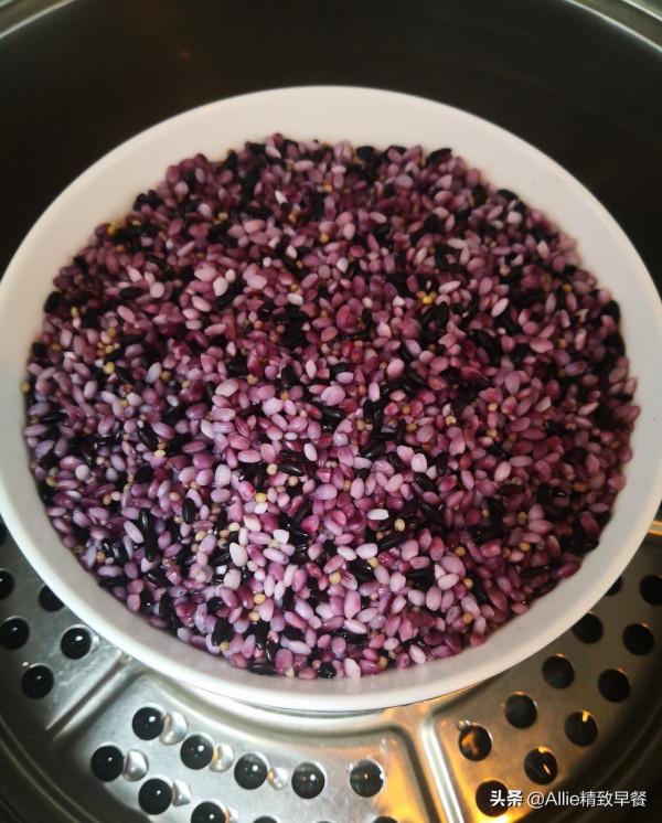 八寶飯的升級版，用雜糧搭配這幾樣，香甜軟糯又飽腹，成品真好看