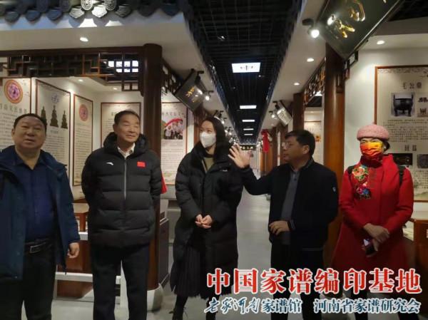 奧運冠軍陳中來老家河南家譜館參觀考察
