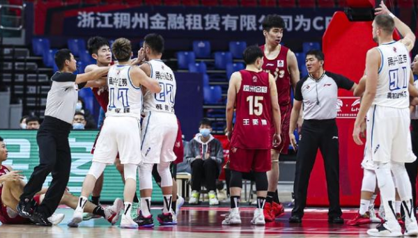 恭喜廣廈！15年探花加盟，CBA開新年第一張罰單 費爾德大鳥周最佳