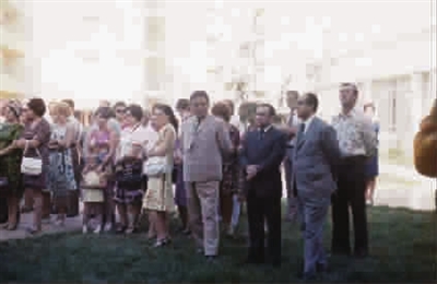 美蘇之間的間諜較量，不用電的竊聽器，在美國大使館掛了八年