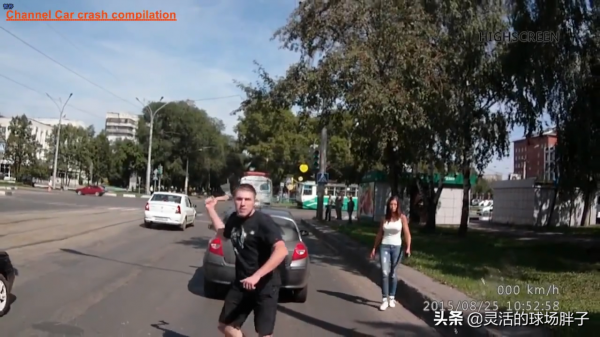 俄羅斯人路怒症為什麼這麼嚴重？路上開車斗氣，動不動就下車幹架