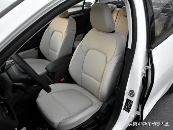 三廂版本合資家轎,低油耗底盤穩用料好,實拍福克斯 三廂版本合資家轎,低油耗底盤穩用料好,實拍福克斯