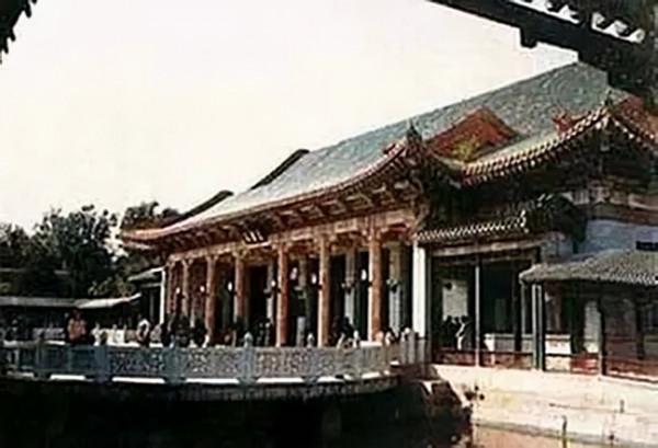 74年岑雲端時隔8年與毛主席相見，毛主席起身：廣西女兒來看我了