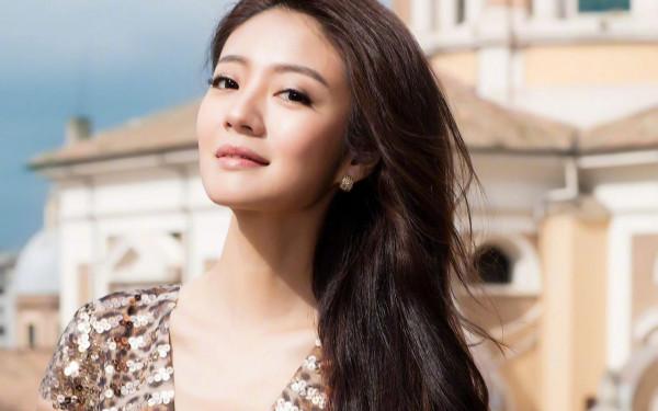 這些明星家境優渥，背景強大，無人敢惹，卻個個都往娛樂圈扎