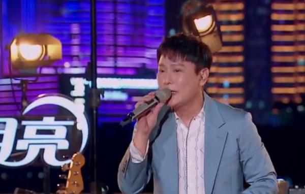 衛視中秋晚會明星造型:張碧晨人魚裙仙氣足,戚薇蓬蓬袖誇張 衛視中秋晚會明星造型:張碧晨人魚裙仙氣足,戚薇蓬蓬袖誇張