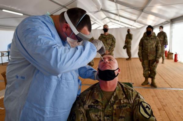 28日軍情急報！美軍疫情全面失控，艦艇趴窩飛行員不夠，機會來了