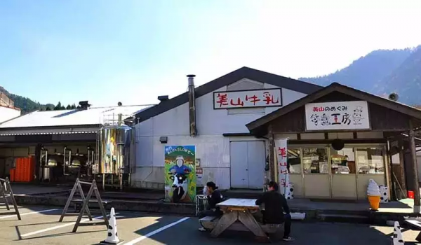 38間破茅草房竟成網紅村，每年30萬人打卡，美麗鄉村怎離得開