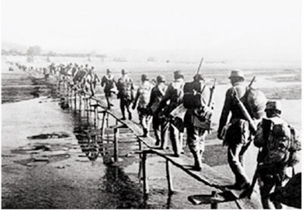 披露:鄧小平一生中的兩次不握手會議 披露:鄧小平一生中的兩次不握手會議