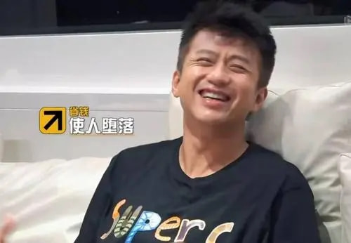 5位沒“偶像包袱”的明星,鄧超竟去路邊貼膜,雷佳音是各種自黑 5位沒“偶像包袱”的明星,鄧超竟去路邊貼膜,雷佳音是各種自黑