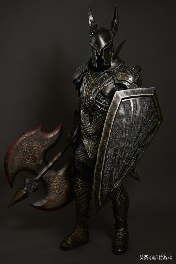 玩家花九個月時間製成了《黑暗之魂》黑騎士的盔甲,細節很還原 玩家花九個月時間製成了《黑暗之魂》黑騎士的盔甲,細節很還原