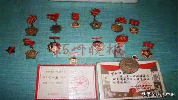 毛主席發給這名傳奇女子一支五六式半自動步槍、一百發子彈、一條武裝帶