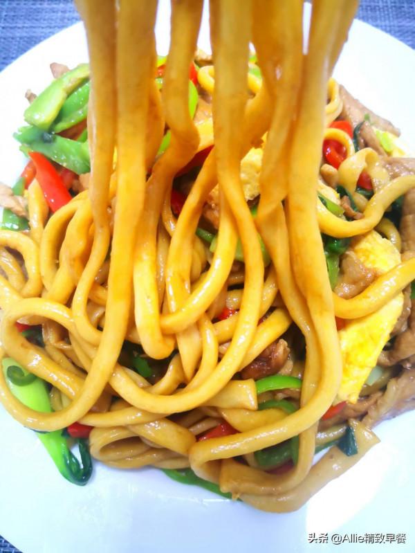 家常炒拉麵有技巧，這樣做比麵館都好吃還不油膩，食材多，真營養