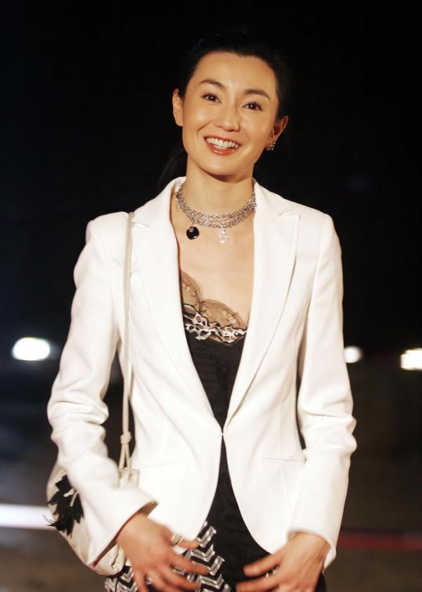 張曼玉的美難以復刻！41歲的無修舊照讓人心顫，優雅貌美似名媛