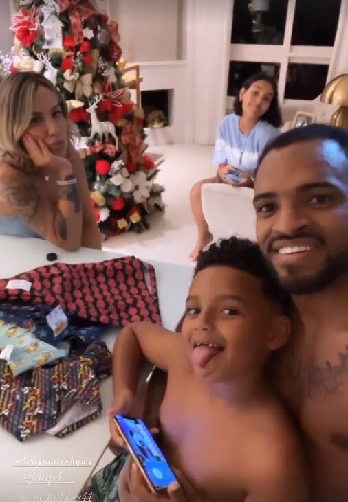 洛佩斯回家！兒子親自機場迎接，兩人緊緊相擁…