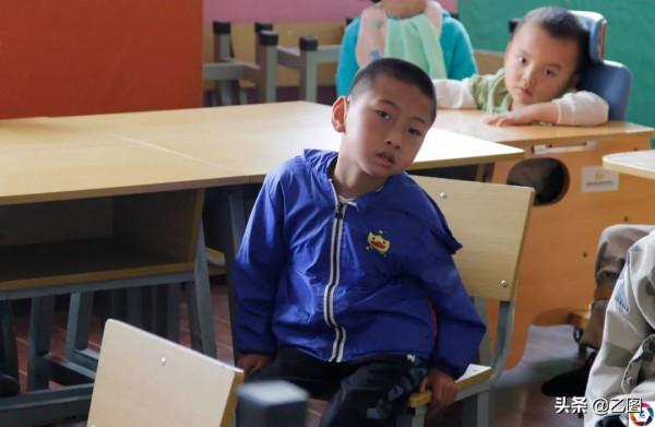 大山裡女人生娃有多難？雲南孕婦羊水破了，路上耽誤太久生悲劇