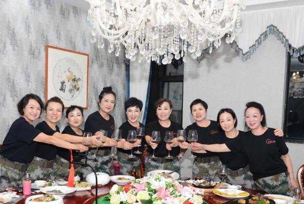 軍校三年姐妹情 重回故地尋初心 作者：劉鈺（蘭州）