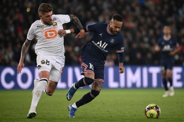 足球——法甲：巴黎勝里爾