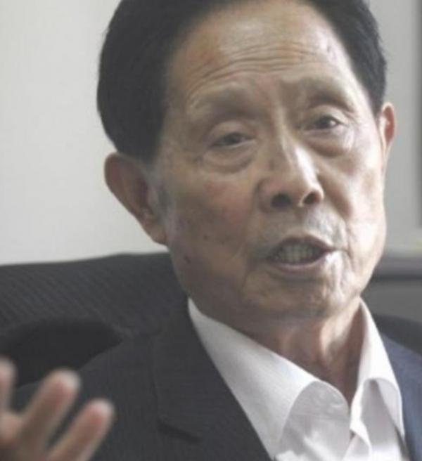 “破爛王”胡永根，56歲靠撿破爛創業，17年煉成億萬富翁娶嬌妻