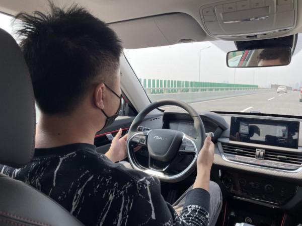 與標緻2008同平臺！頂配才10萬出頭的風神奕炫GS開起來怎麼樣？