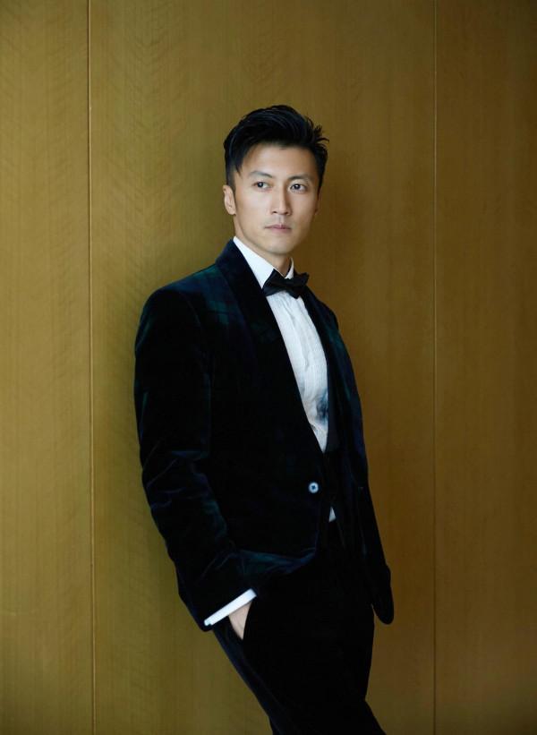 謝霆鋒亮相電影節，穿西裝走紅毯型男範十足，這顏值真不需要化妝