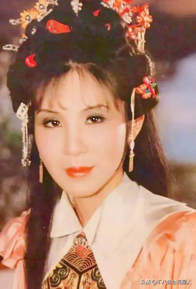 丫頭教&OpenCurlyDoubleQuote;六大丫頭&rdquo;：裝嗲、扮嫩、靠濾鏡磨平皺紋，劉濤自毀口碑