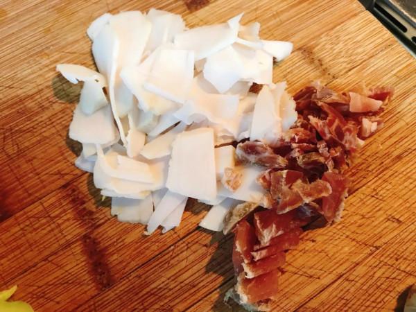 天冷，80歲奶奶最喜歡用臘肉這樣做，軟糯鮮香有營養，好吃還不貴