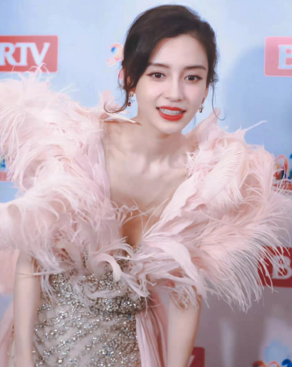 Baby離婚後成最大贏家!結婚7年大逆襲,今年登北京春晚美到開掛 Baby離婚後成最大贏家!結婚7年大逆襲,今年登北京春晚美到開掛