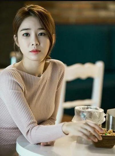 全智賢誇她漂亮又可愛,李知恩把她當最好的閨蜜,她是有多特別 全智賢誇她漂亮又可愛,李知恩把她當最好的閨蜜,她是有多特別