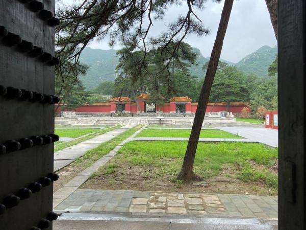 十三陵：康陵，當那扇深鎖的門被徐徐推開