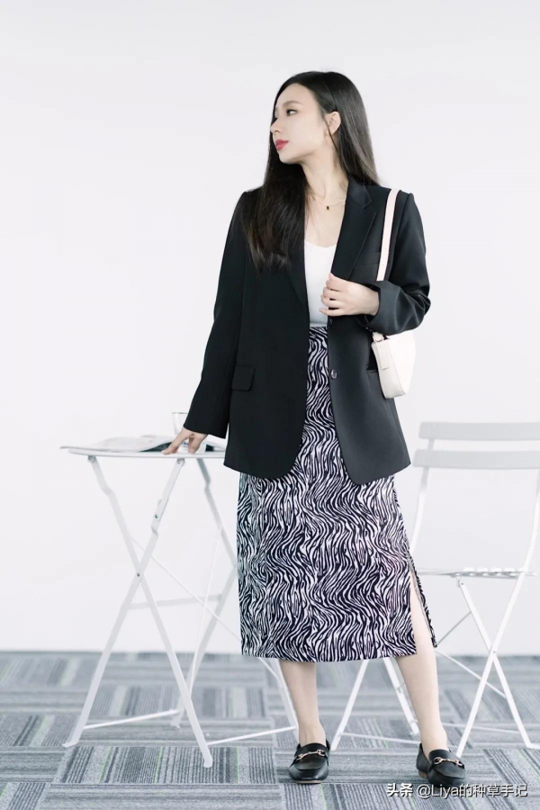 今秋，這4條裙子才是真流行