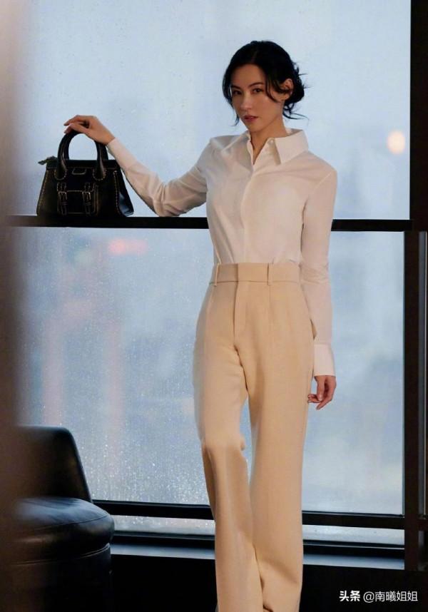 女人過了35歲,建議少穿打底褲!這3條更適合你,顯瘦不說還時髦 女人過了35歲,建議少穿打底褲!這3條更適合你,顯瘦不說還時髦