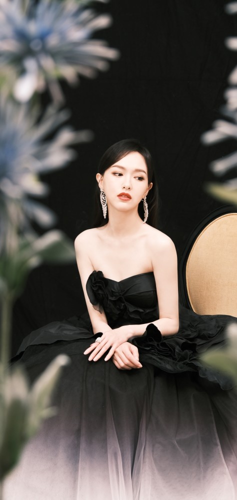 唐嫣水墨天鵝公主裙,就像是一幅清淨的水墨畫 唐嫣水墨天鵝公主裙,就像是一幅清淨的水墨畫