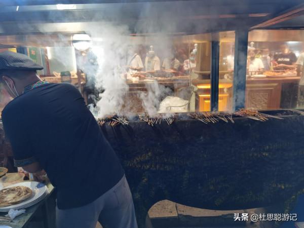 漢EV自駕新疆伊犁,夜市的伊寧絲路之光旅遊小鎮,美食的天堂 漢EV自駕新疆伊犁,夜市的伊寧絲路之光旅遊小鎮,美食的天堂
