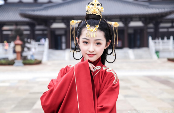 當年驚豔四座的最美小戲骨長大了,網友感嘆:真的有人這麼會長嗎 當年驚豔四座的最美小戲骨長大了,網友感嘆:真的有人這麼會長嗎