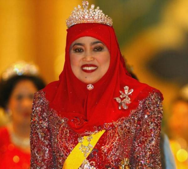 汶萊國王有7000輛豪車，馬桶黃金打造，最帥王子已有豪門準王妃