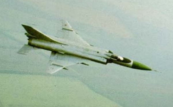 1981年不明運輸機進入蘇聯領空，蘇聯警示無果後，用蘇15將其撞毀