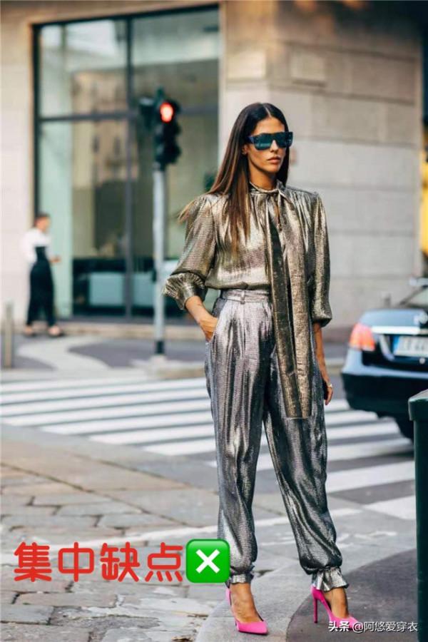 今年褲子流行“穿寬不穿緊”，穿著舒適又顯瘦，腿粗+胯寬的福音