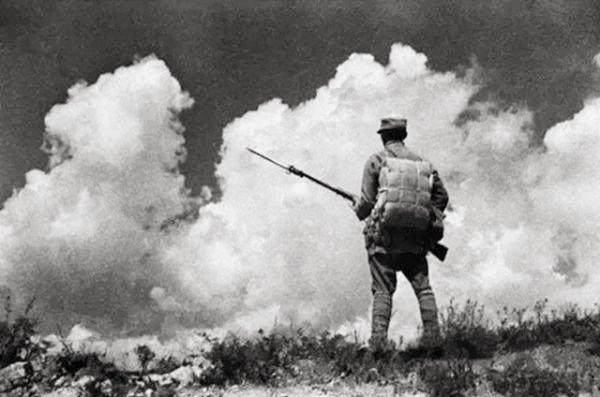 連長重傷指導員犧牲，危急時刻小兵：大家聽我指揮，後成軍區司令