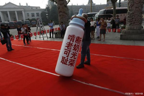 “新型啃老”開始了，父母難以察覺，還覺得孩子很孝順