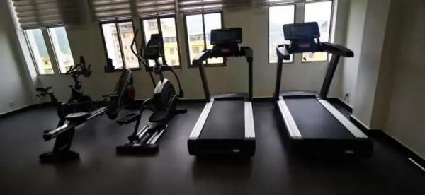 家中配置健身器材有什麼好處呢 健身房必備健身器材有哪些