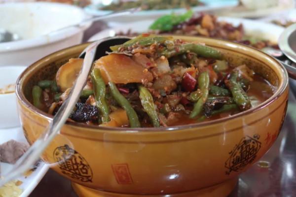 在西安偏僻小縣城的農家樂,我見識到了真正的碳水炸彈 在西安偏僻小縣城的農家樂,我見識到了真正的碳水炸彈