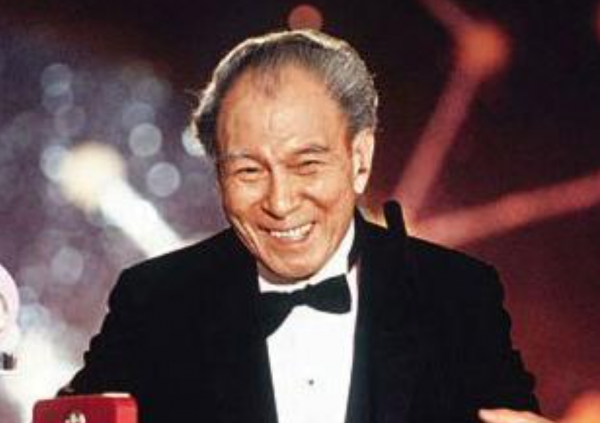 2009年石堅去世,曾一拳打傷李小龍,為何從影53年卻甘當綠葉? 2009年石堅去世,曾一拳打傷李小龍,為何從影53年卻甘當綠葉?