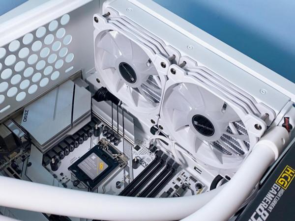 打造清爽桌面，嘗試組裝全白色幻彩小機箱，既簡單也不簡單