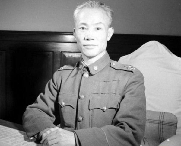 杜聿明向蔣介石報告:郭汝瑰是地下黨,理由是家裡沙發有補丁 杜聿明向蔣介石報告:郭汝瑰是地下黨,理由是家裡沙發有補丁