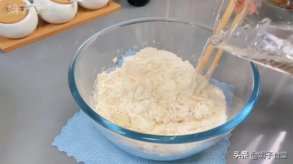 豬肉餃子好吃有竅門,調餡多加這一步,比餃子館的好吃,又鮮又香 豬肉餃子好吃有竅門,調餡多加這一步,比餃子館的好吃,又鮮又香