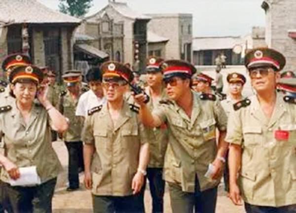 一通訊員16歲參軍，歷經38年曆練，從上尉晉升為上將，他是誰