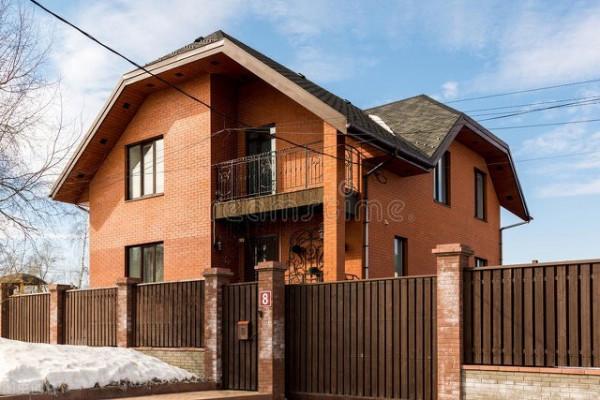 本想給生活一個擁抱，現實卻先踹了我一腳！怎麼也得還一巴掌吧