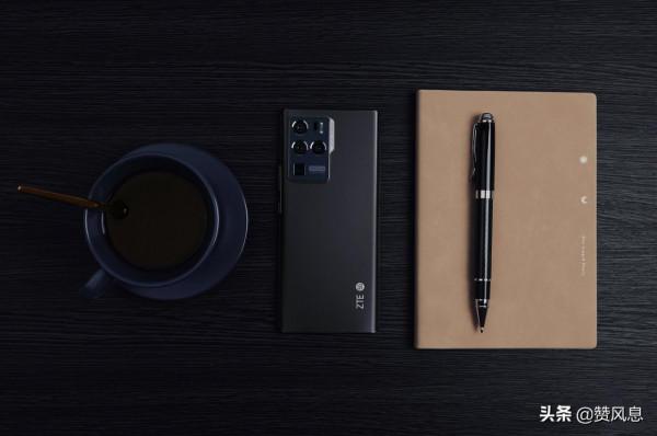 中興Axon40 Ultra利刃出鞘,18GB+1TB大儲存,4nm強芯坐鎮 中興Axon40 Ultra利刃出鞘,18GB+1TB大儲存,4nm強芯坐鎮