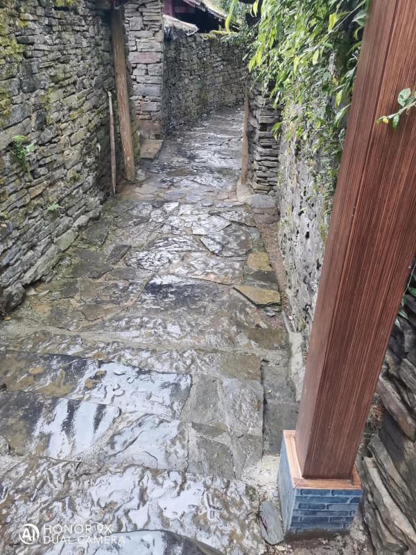 苗寨景區旅遊,看上價值2500元的銀碗值得買嗎?有沒有收藏價值? 苗寨景區旅遊,看上價值2500元的銀碗值得買嗎?有沒有收藏價值?